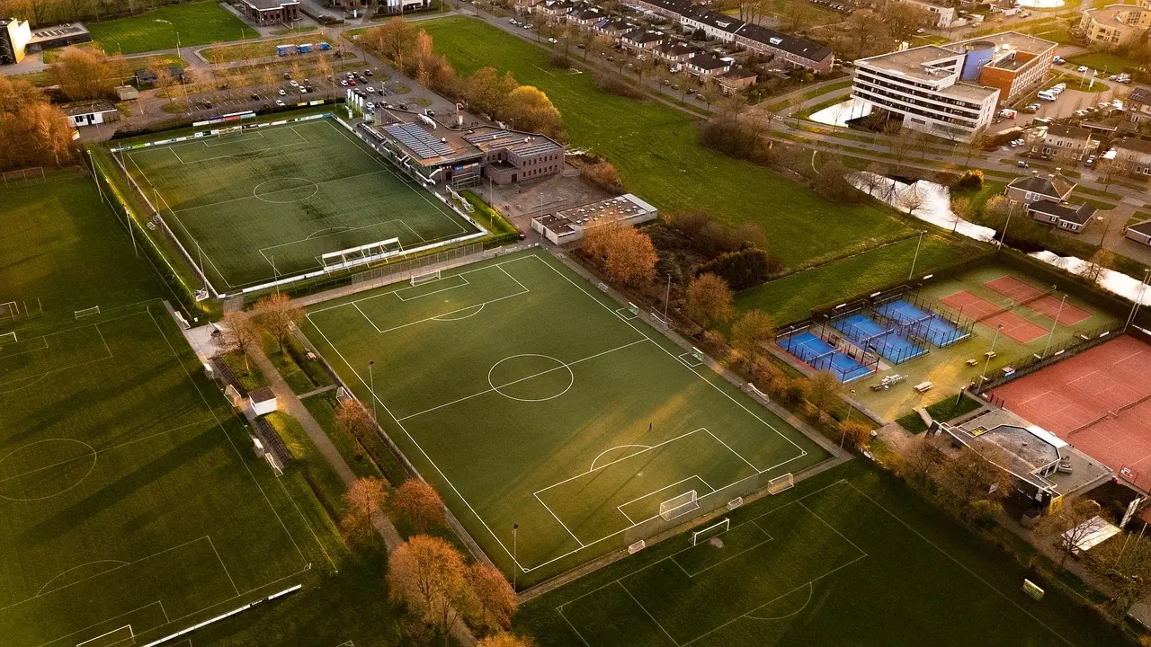 Drama, sene scoringer og flere tætte opgør – sådan forløb tredje runde af First League 2025