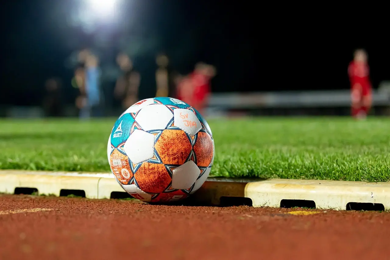 Smalle sejre, store overraskelser og usædvanligt mange kort – sådan forløb 8. runde i Second League, Gruppe 3