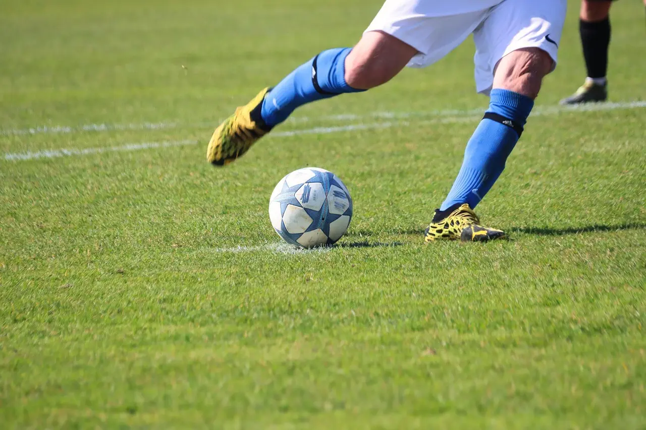 Stramme sejre, to-måls afgørelser og et enkelt nulnul: Overblik over runde 15 i Second League – Group 1 (2025)