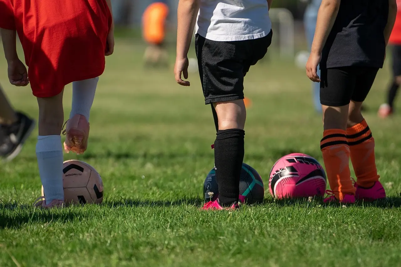 Målrige øjeblikke, røde kort og en seksmåls-øretæve – sådan forløb 3. runde i Second League – Group 4 2025