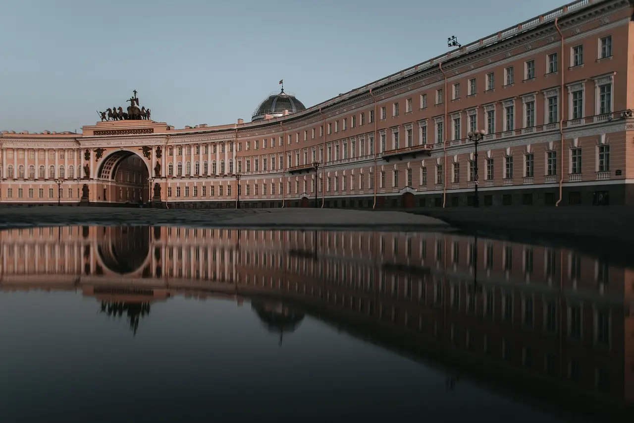 Hvordan er vejret i Sankt Petersborg i juli?