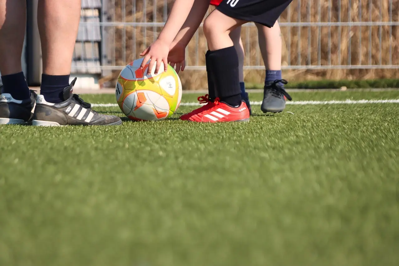 Stærke slutspurter og målrig lørdag – komplet overblik over runde 6 i Second League Group 1 2025