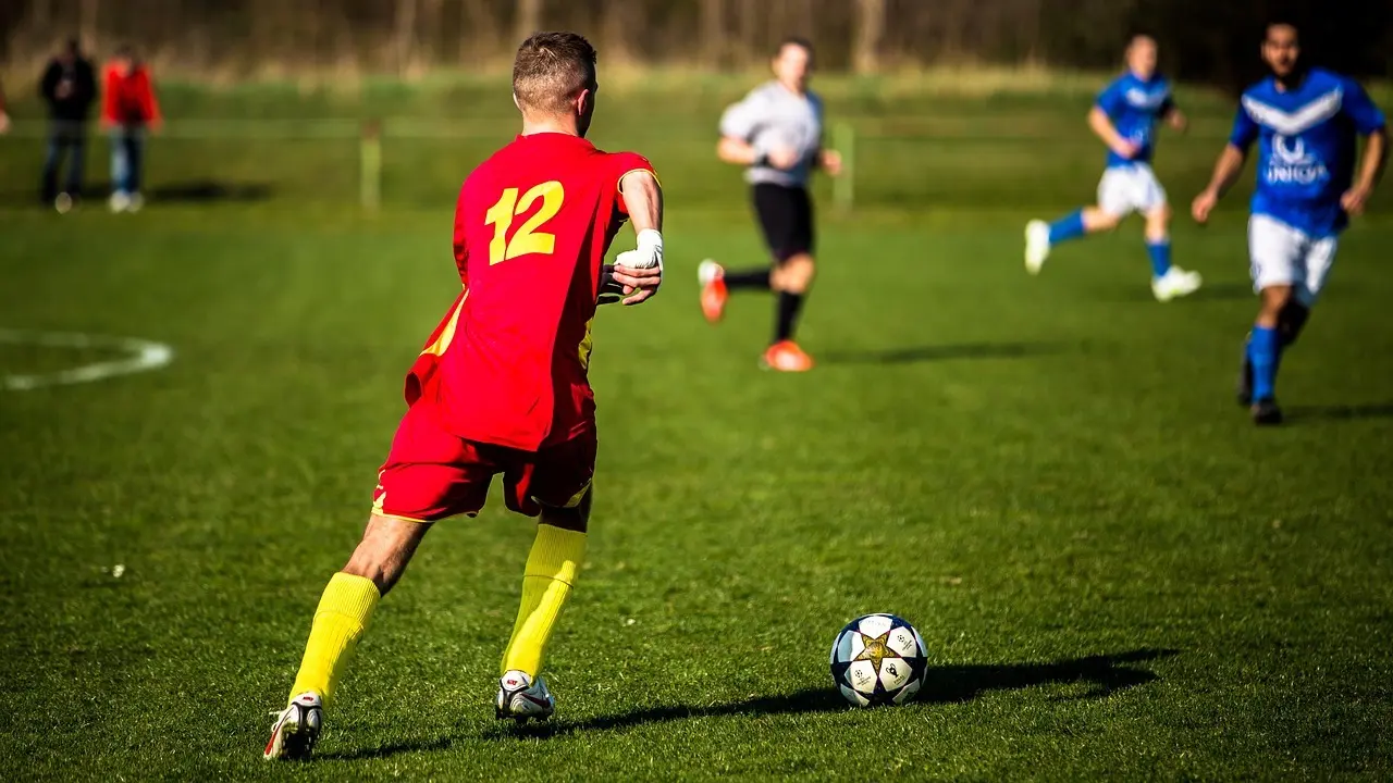 First League runde 10: sene afgørelser, straffe-drama og solide hjemmepræstationer